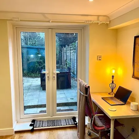 Chic, Relaxing Just 18 Mins Into The * London