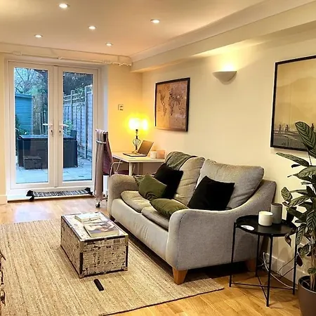 Chic, Relaxing Just 18 Mins Into The London