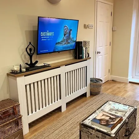 Chic, Relaxing Just 18 Mins Into The Apartment