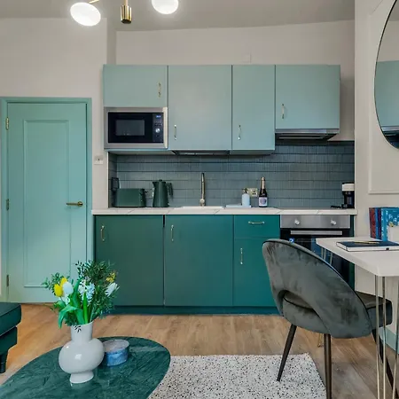 Mysquare Kensington Residences Apartment *