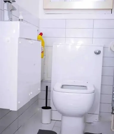 Two Bedroom Unit Apartment *