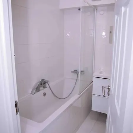 Two Bedroom Unit Apartment London
