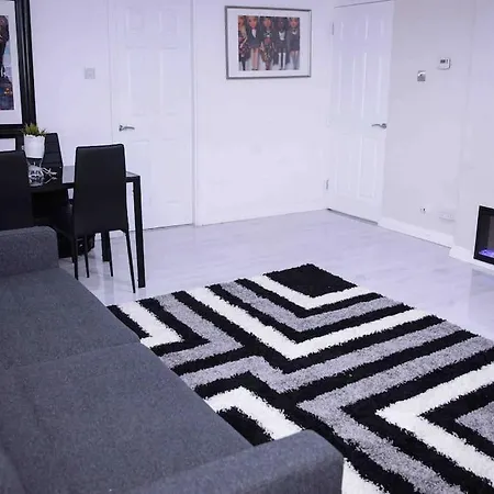 Two Bedroom Unit Londres