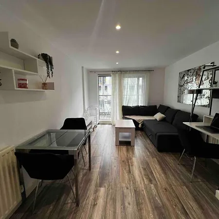Stylish 1-bed Flat With Sofa-bed In Apartmán *