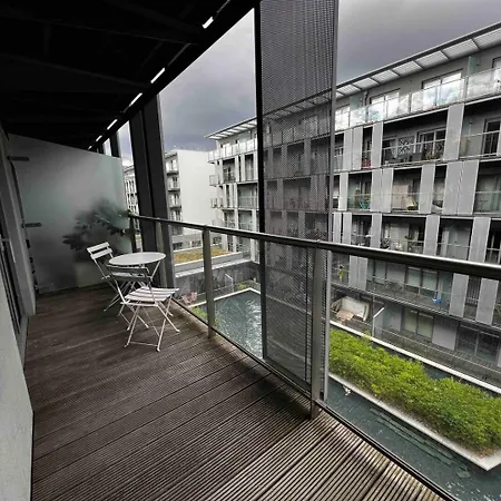 Stylish 1-bed Flat With Sofa-bed In *