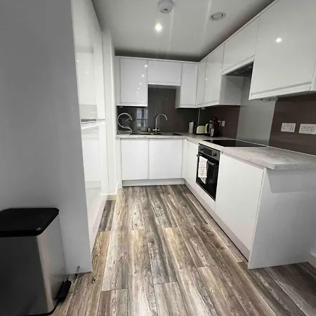 Stylish 1-bed Flat With Sofa-bed In *