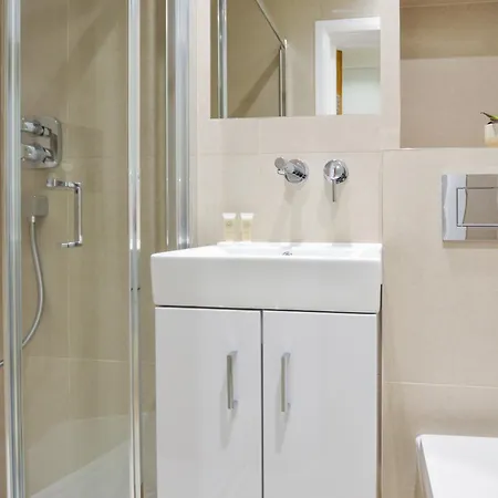 Queensborough Terrace Serviced By Concept