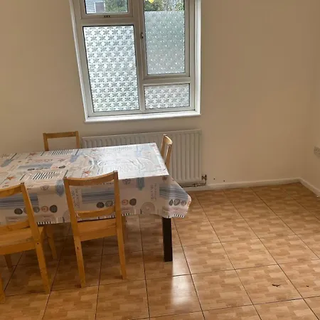 Tran Uk Homestay London