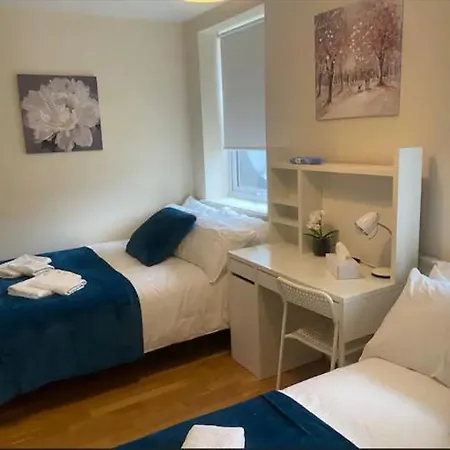 Private In Euston Square, Homestay