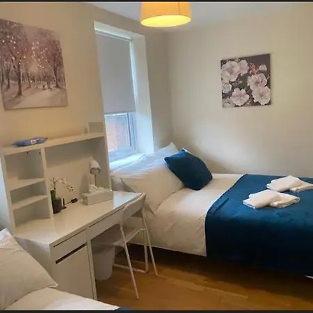 Private In Euston Square, Londres