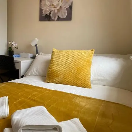 Homestay Private In Euston Square, *