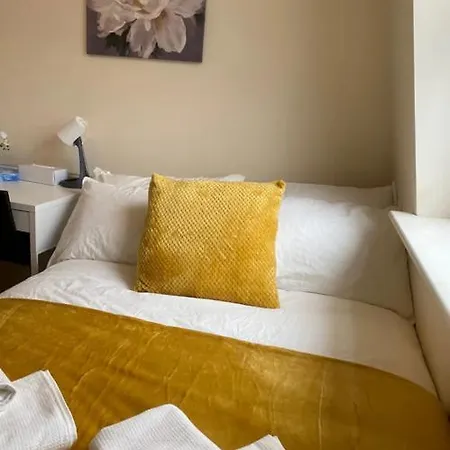 Private In Euston Square, Londres