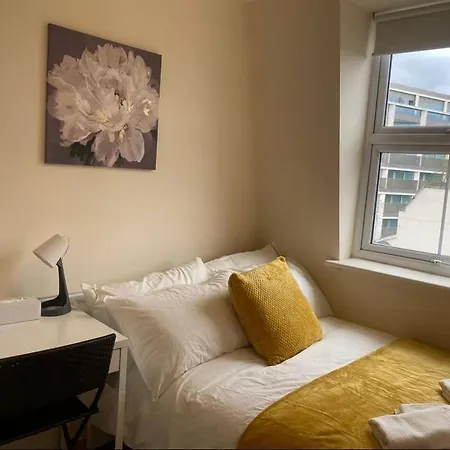 Private In Euston Square, Séjour chez l'habitant