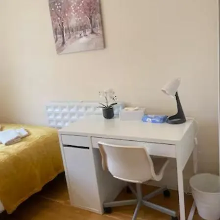 Homestay Private In Euston Square, *