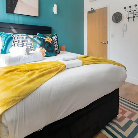 New: Bright & Stylish Perfect For 2 Apartment London