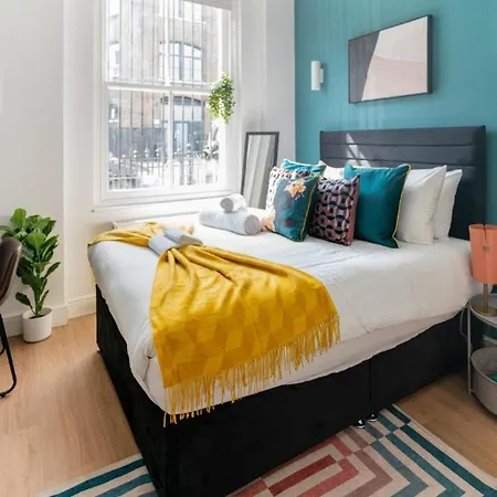 New: Bright & Stylish Perfect For 2 London