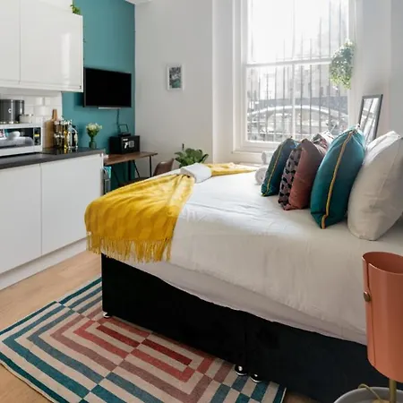 New: Bright & Stylish Perfect For 2 Apartment *