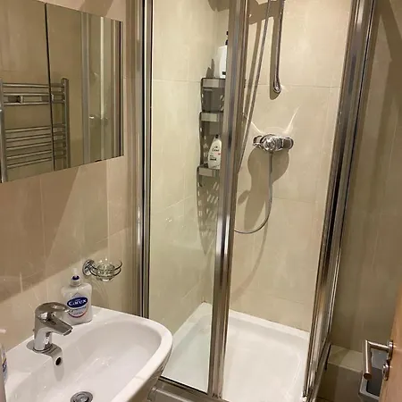 Cosy Private Near Euston Station, London