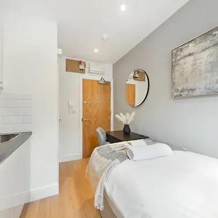 The *best* Airbnb For Transport In London! Promise * London