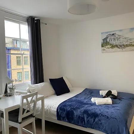 Homestay Private Bedrooms In Camden Town, *