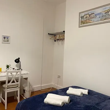 Homestay Private Bedrooms In Camden Town, *