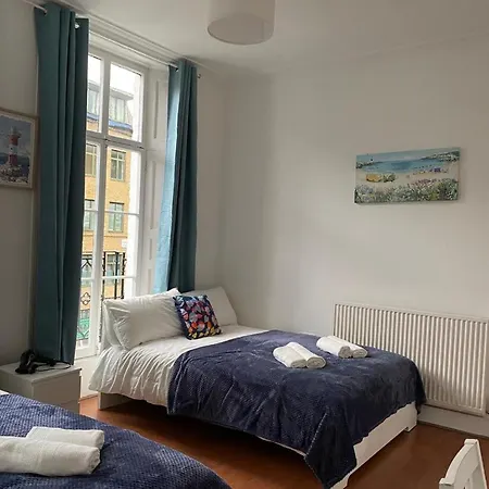Homestay Private Bedrooms In Camden Town,
