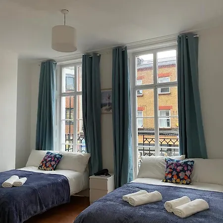 Homestay Private Bedrooms In Camden Town, London