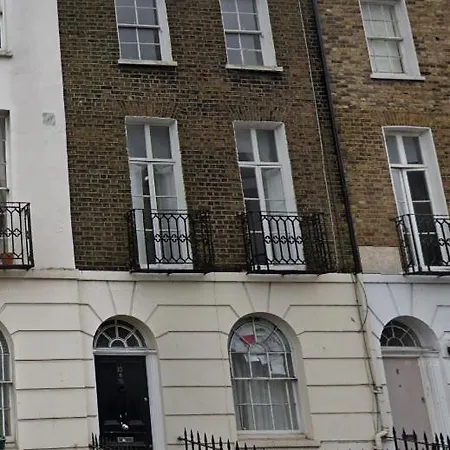 Private Bedrooms In Camden Town, Homestay London