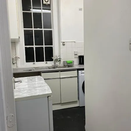 Homestay Private Bedrooms In Camden Town, *