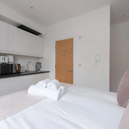 Dainty Close To Everything Apartment *