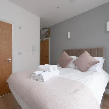 Apartment Dainty Close To Everything