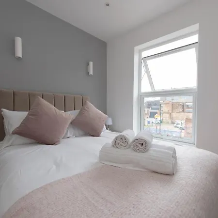 Dainty Close To Everything Apartment *