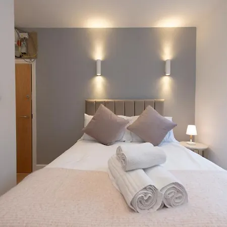 Dainty Close To Everything Apartment London