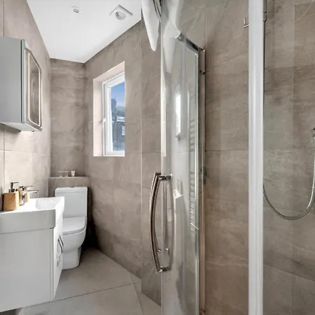 Cozy And Lovely - Close To Everything! * London