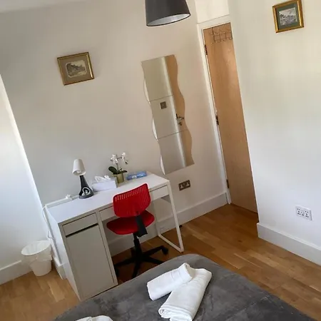 Lovely Private In Euston, Habitación en casa particular