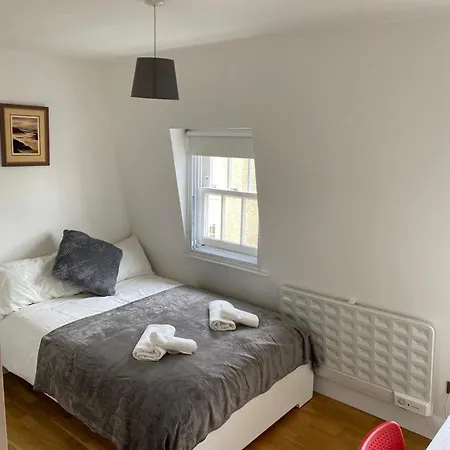 Lovely Private In Euston, *