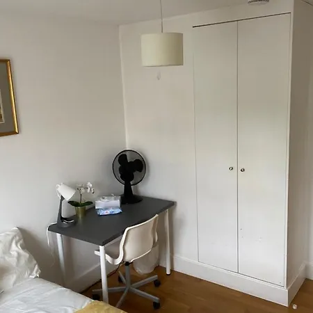 Lovely Private In Euston, Habitación en casa particular *