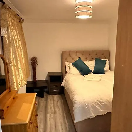 One Small Bed By Monishortlets Apartment Dagenham