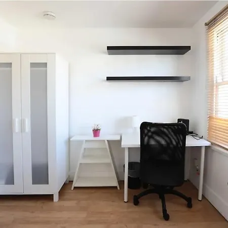 Lovely Private Bedrooms In Euston Station - 121 * London