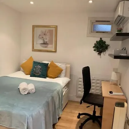 Lovely Private Bedrooms In Euston Station - 121 London