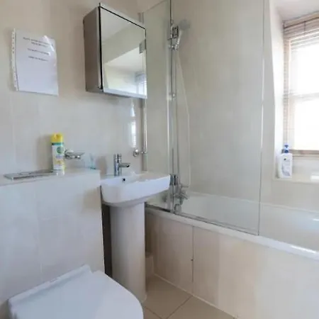 Lovely Private Bedrooms In Euston Station - 121 London