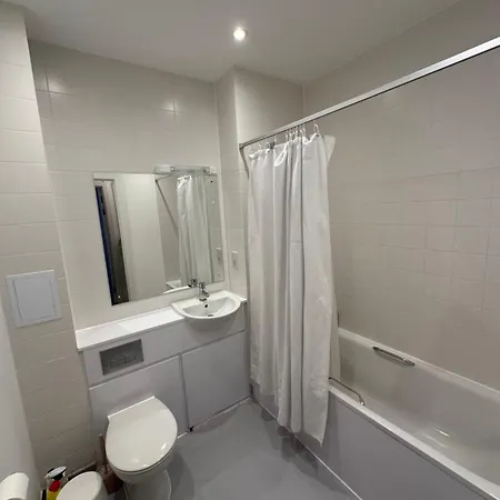 Homestay King Square Gardens London