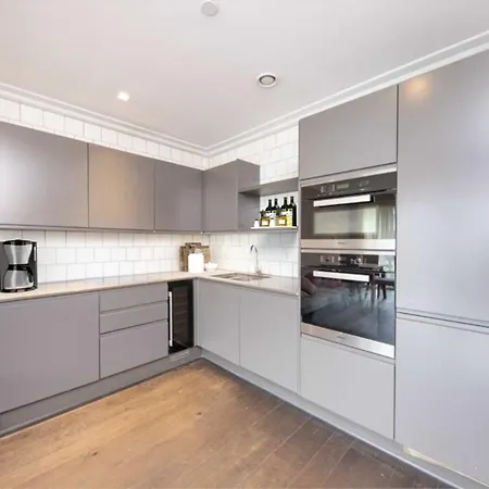 Apartment Modern Flat London