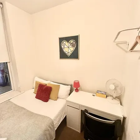 Guest house Metropolitan Coziness Private Bedrooms In Euston Station 161 *