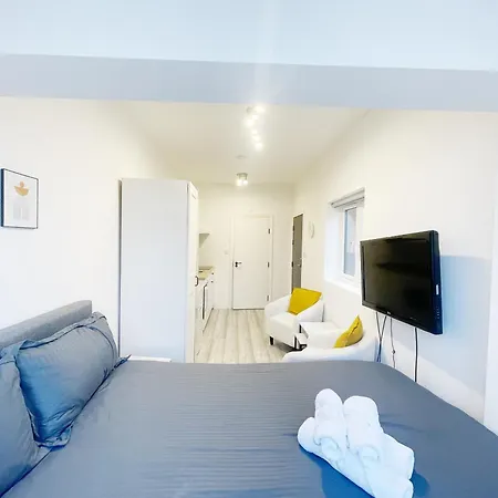Cosy 13min To Apartment London
