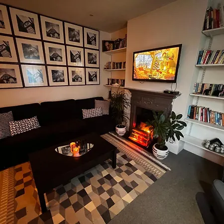 2 Bedroom Flat In Kensal Rise London