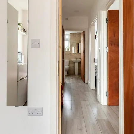 Double Edmonton Green, N9 * London