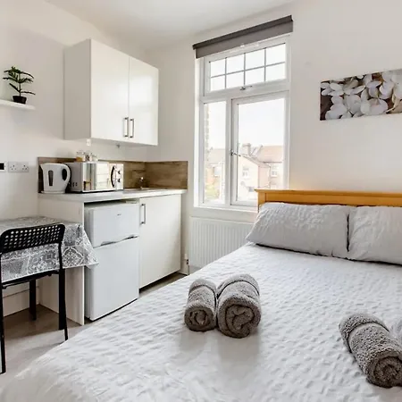 Double Edmonton Green, N9 *