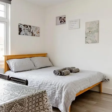 Double Edmonton Green, N9 Homestay *
