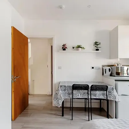 Double Edmonton Green, N9 * London